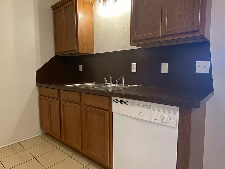 Stonebrook Apartments — Photo 18