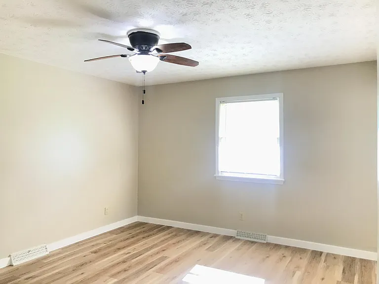 4455 S Glenn Ave — Photo 19