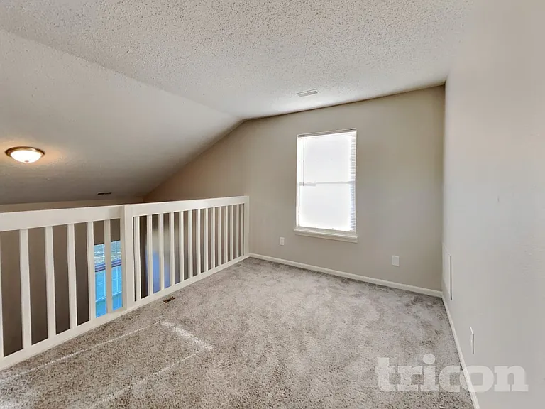 7114 Mars Dr — Photo 15