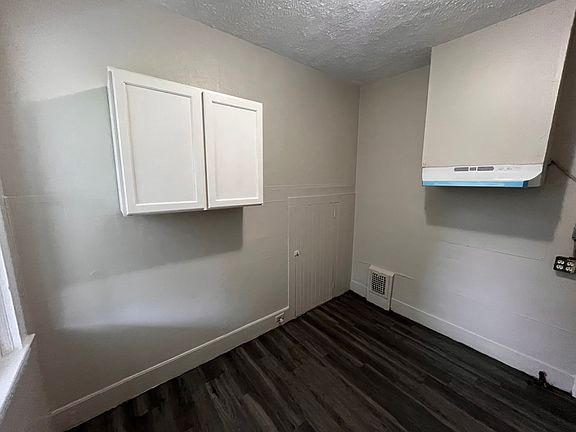 5th image of 3130 W 30th St #1