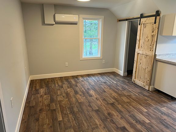 4th image of 604 E Oak St #2