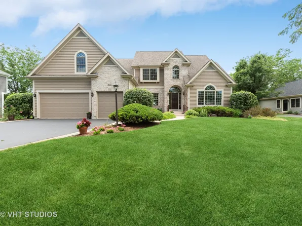 9575 Nicklaus Ln, Crystal Lake, IL 60014