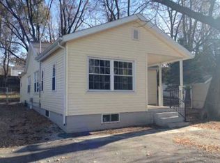 2615 E 28th St, Des Moines, IA 50317