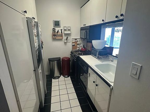 3rd image of 150 W 56th St APT 5003