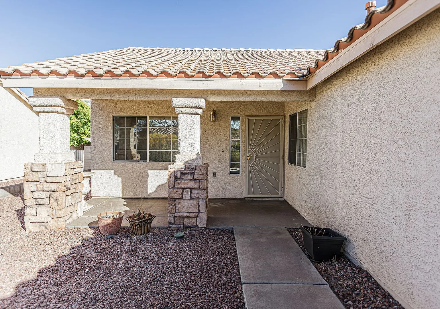 1 Story home in Henderson — Photo 4