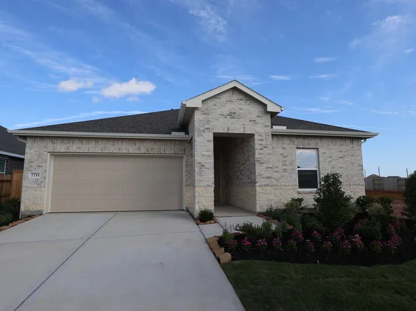 7711 Jade Crest Dr, Angleton, TX 77515