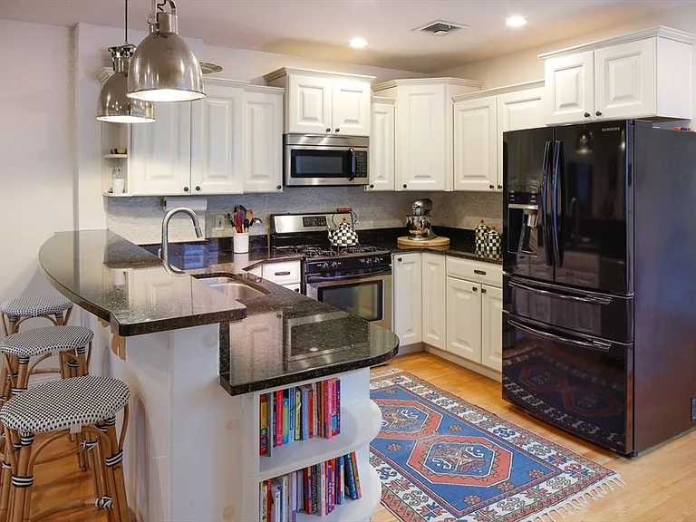 127 Cottage St #3 — Photo 4