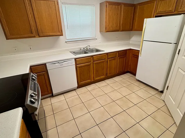 575 Florosa Ct — Photo 8