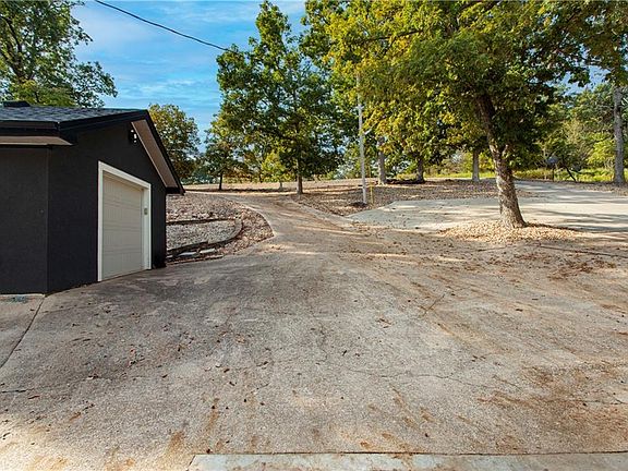 3rd image of 472 Osage Oaks Dr