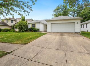 2518 Woodlawn Dr, Charleston, IL 61920