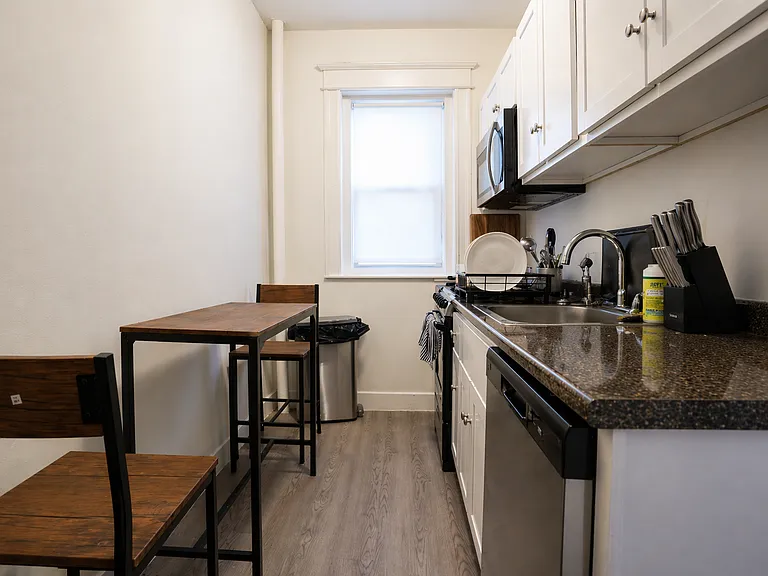 68 Woodstock Ave. — Photo 11
