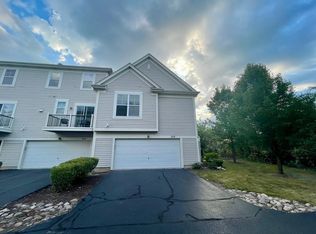 526 Grosvenor Ln, Aurora, IL 60504