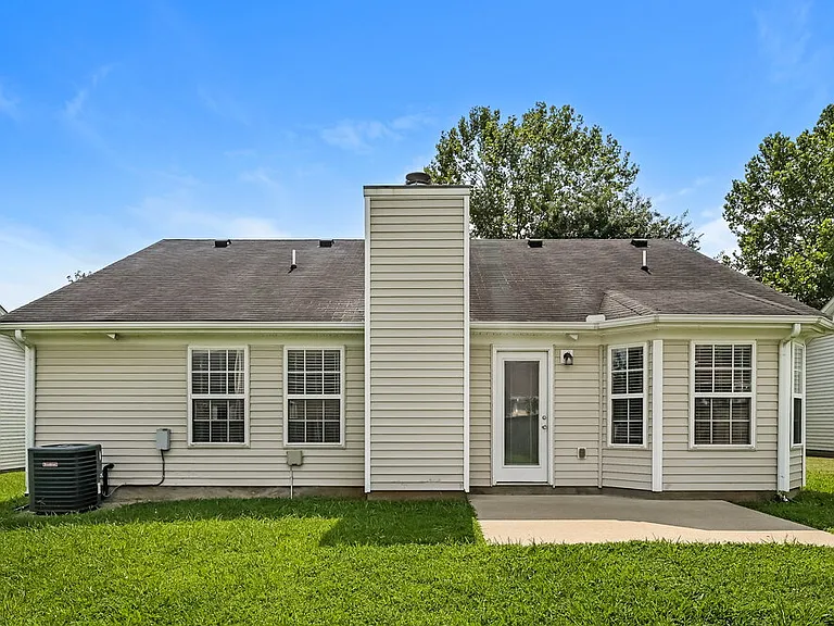 1923 Colyn Ave — Photo 16