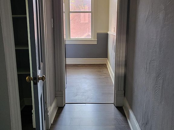 2nd image of 415 Queen St #2
