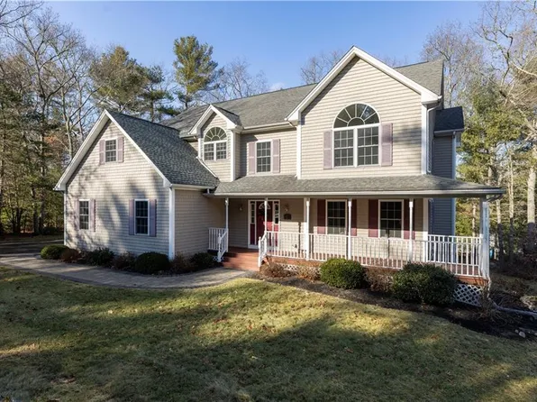47 Wooded Grove Cir, South Kingstown, RI 02892