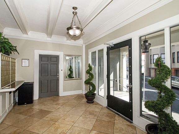 3rd image of 1474 Sacramento St #403