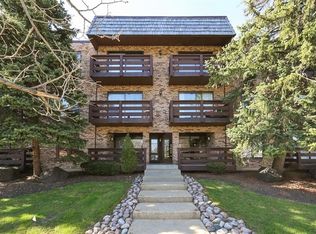 1815 Oakton St APT 1C, Park Ridge, IL 60068