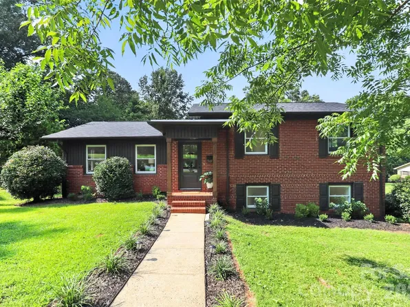 3617 Woodleaf Rd, Charlotte, NC 28205