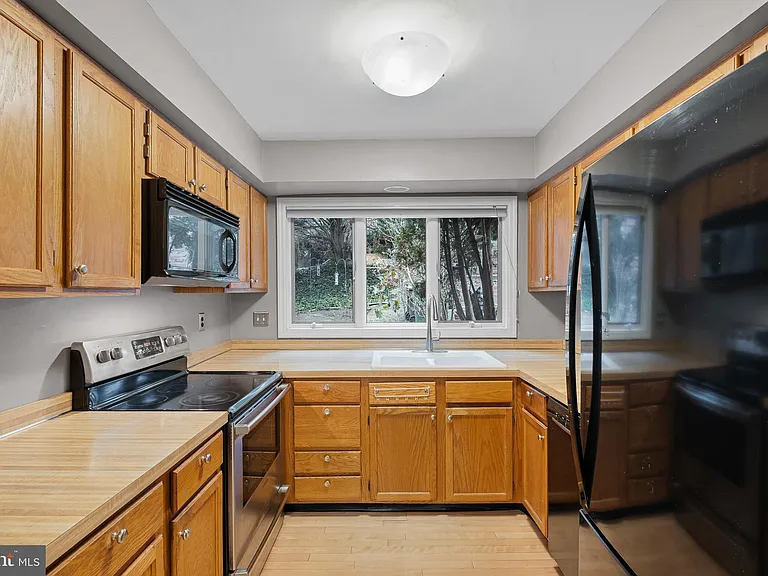 5552 Doral Dr — Photo 8