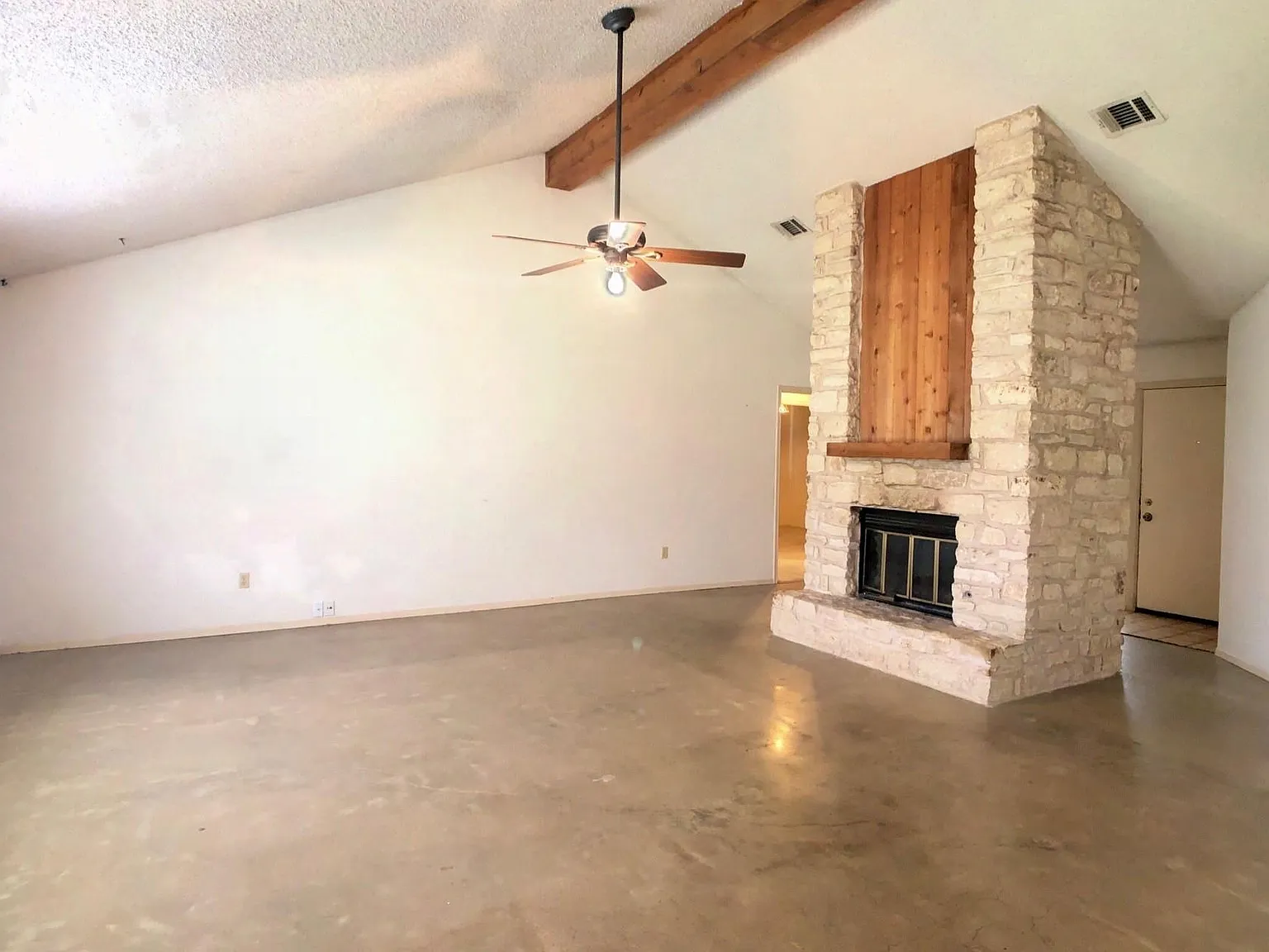 3 bed, 2.0 bath, 1489 sqft, $2,195 — Photo 4
