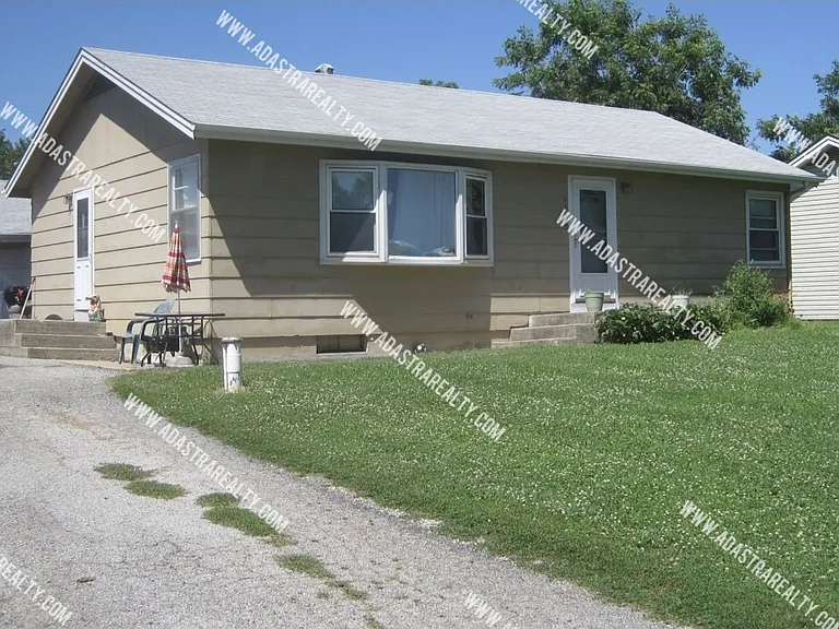 1508 N 1732nd Rd — Photo 2