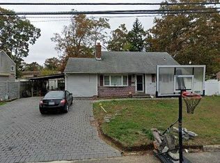 22 William St, Bay Shore, NY 11706