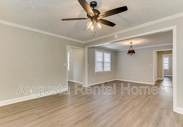 3210 York Dr — Photo 9