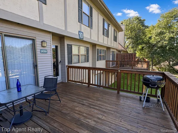 24769 Primrose Ln, Southfield, MI 48033