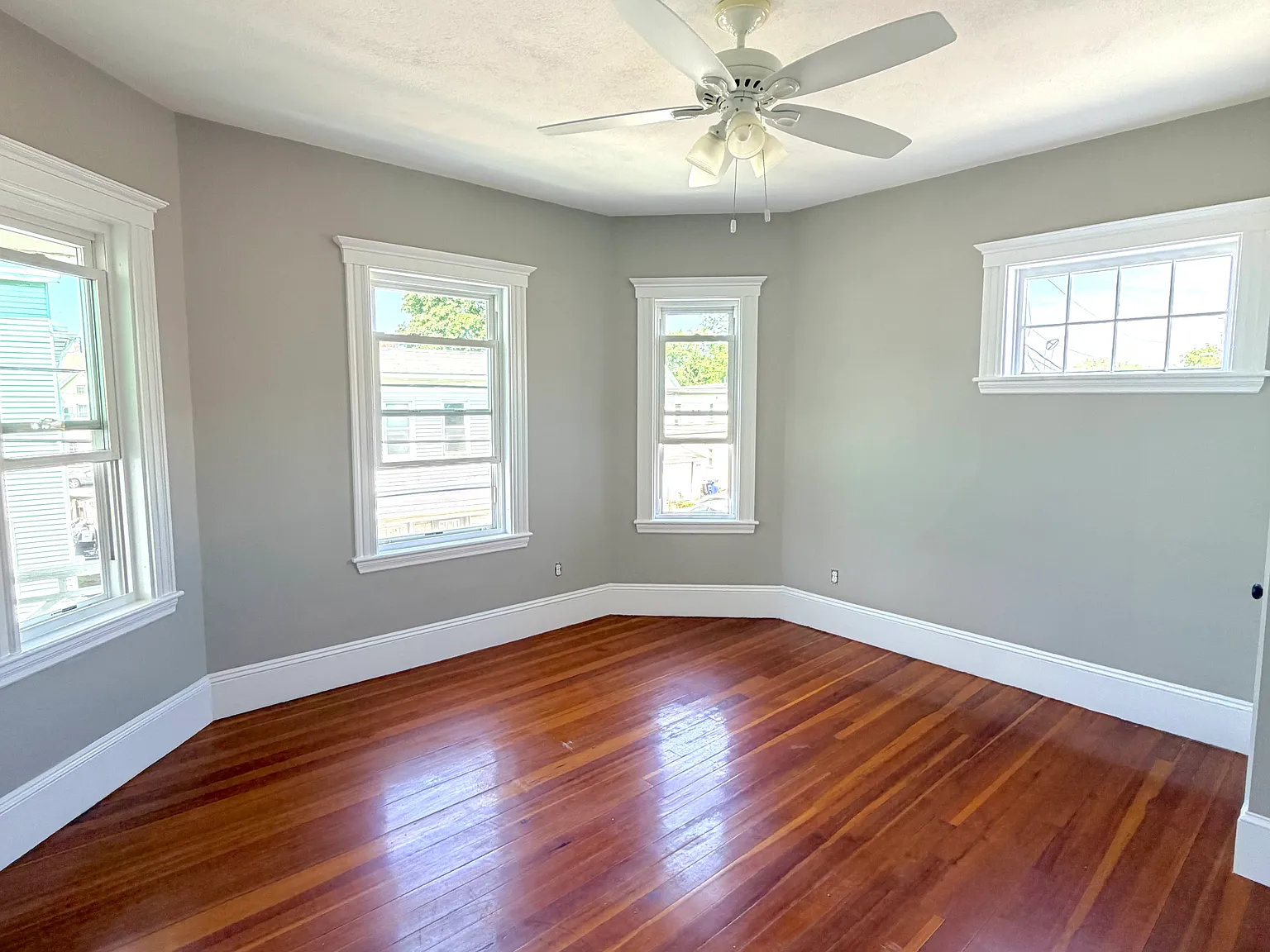 2 bed, 900 sqft, $2,400 — Photo 1