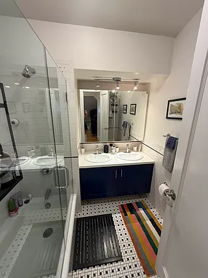 Bathroom, photo 1