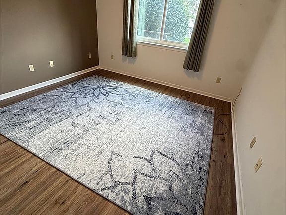 3rd image of 916 Cold Spring Rd APT 4