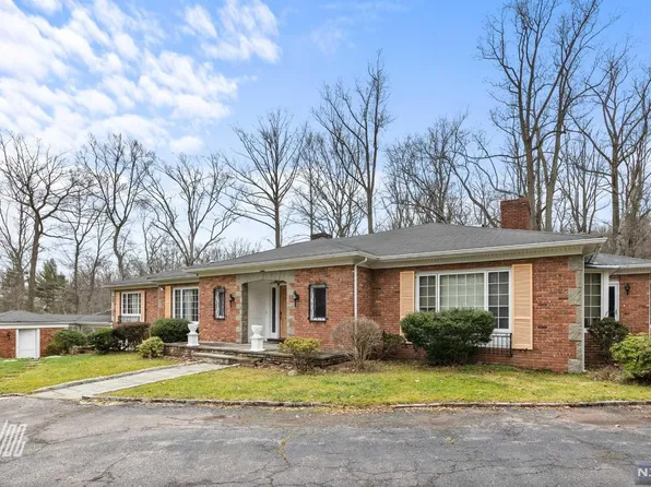 47 Robin Ln, Alpine, NJ 07620