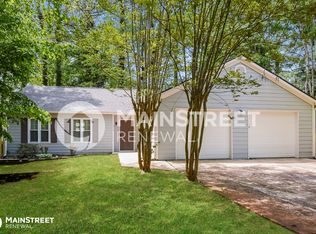 858 Riverstone Ln, Woodstock, GA