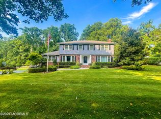 8 Briarcliff Ln, Holmdel, NJ 07733