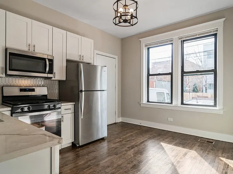 2647 W Augusta Blvd #3R — Photo 5
