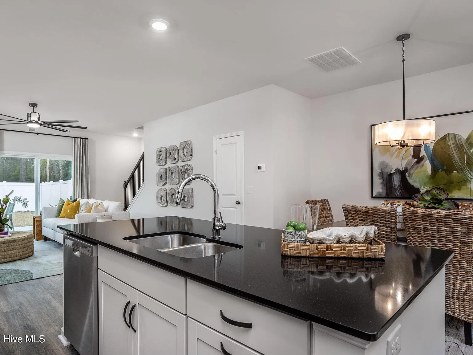 2 bed, 2.5 bath, 1826 sqft, $2,225 — Photo 4