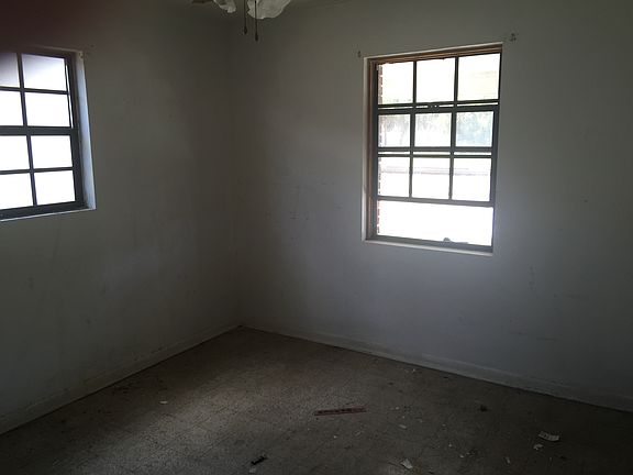 4th image of 321 Wilson Ave