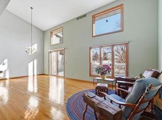 6733 W 82nd St, Bloomington, MN 55438