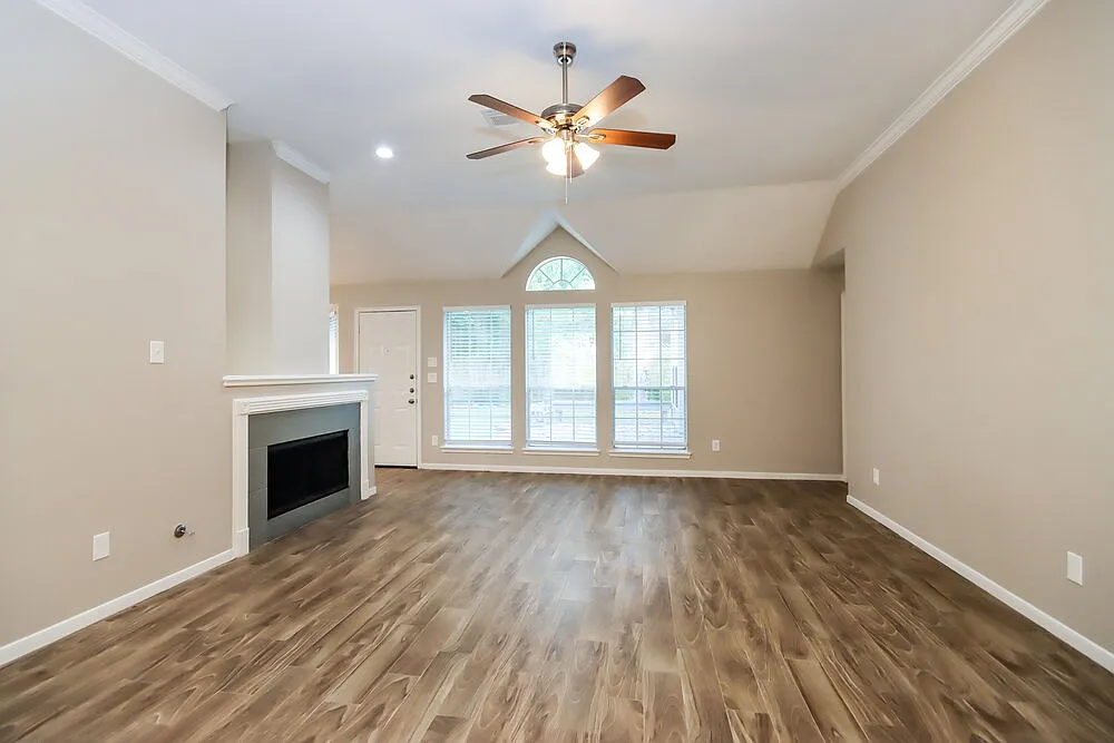 4 bed, 2.0 bath, 2138 sqft, $2,135 — Photo 3