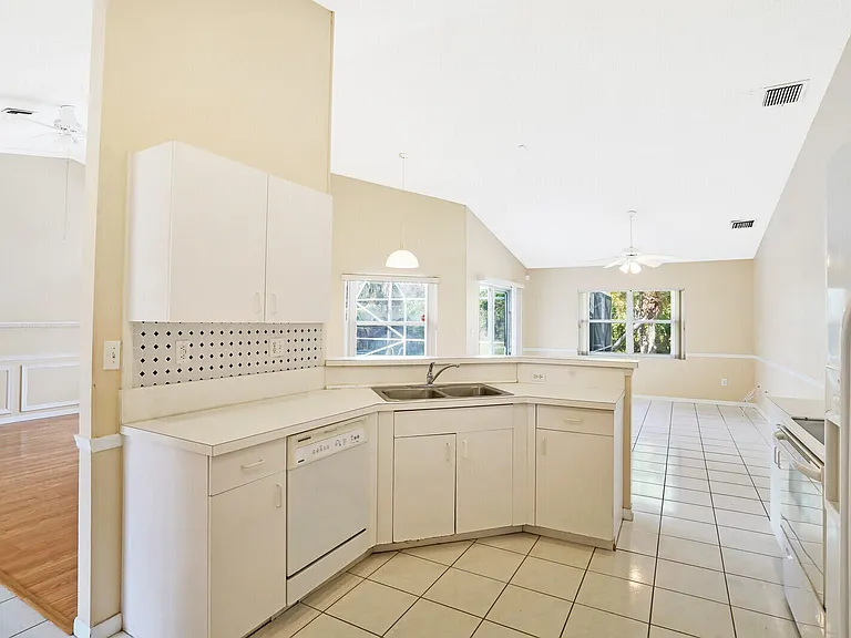10567 Paso Fino Dr — Photo 16
