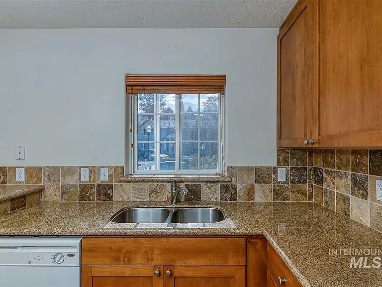 420 W Village Ln — Photo 12