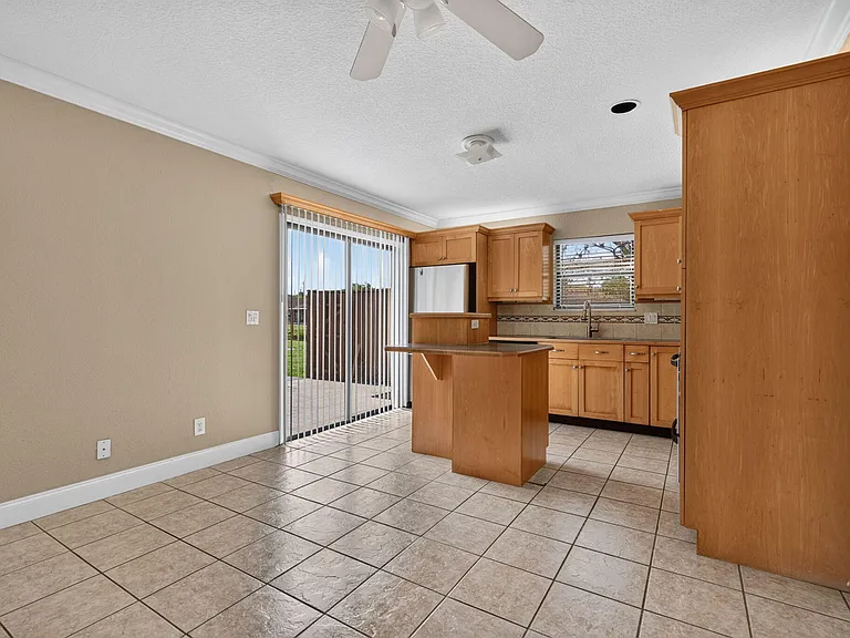 110 N Delaware Blvd #15D — Photo 17