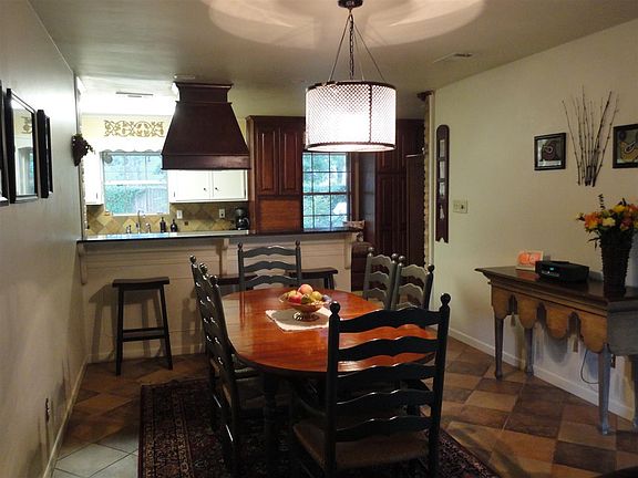 4th image of 1650 Williamsburg Ln