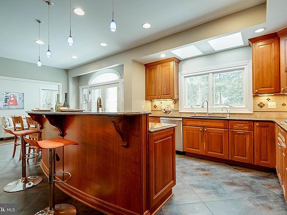 5th image of 8262 Private Ln