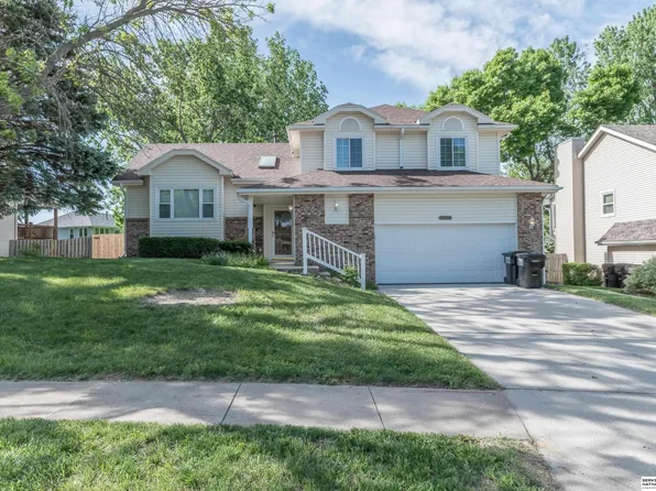 1009 E Cary St, Papillion, NE 68046