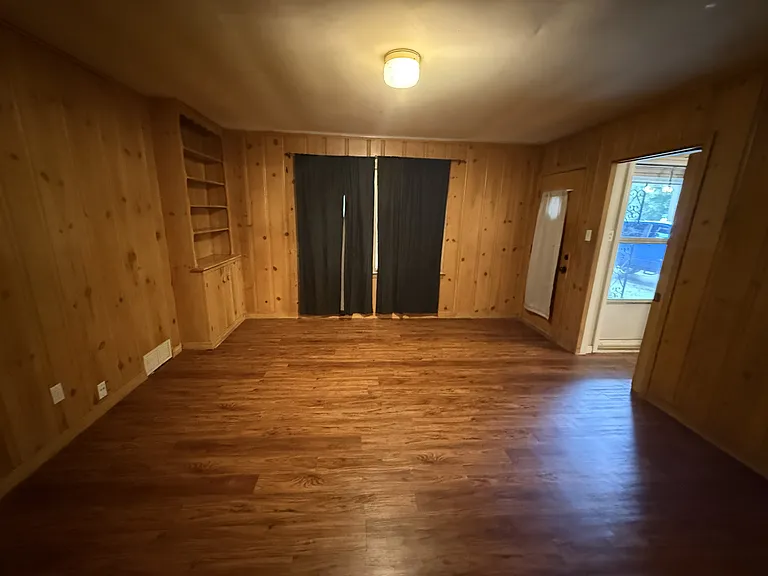 608 W Kings Rd — Photo 8