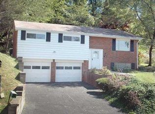 102 Castle Dr, Pittsburgh, PA 15235