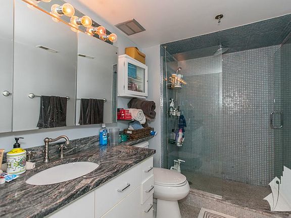 5th image of 1302 W Altgeld St #141