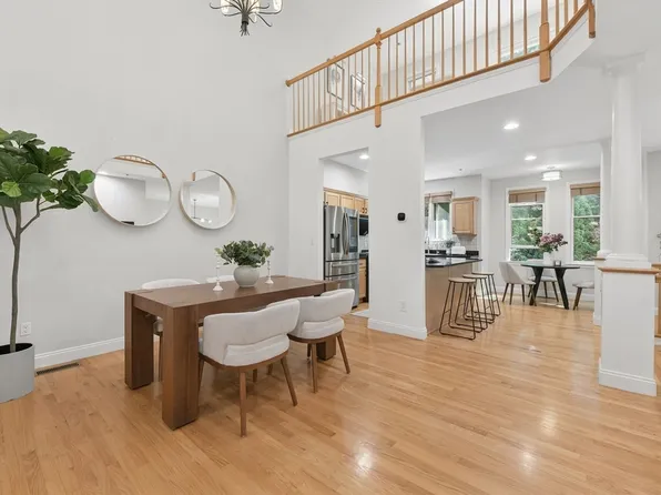 20 Pettee St #20, Newton Upper Falls, MA 02464