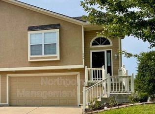 244 SW Chartwell Pl, Lees Summit, MO 64082